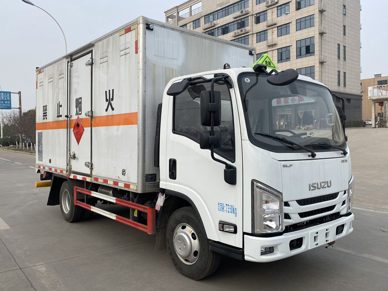 楚勝牌CSC5070XRQJW6易燃?xì)怏w廂式運(yùn)輸車(chē)