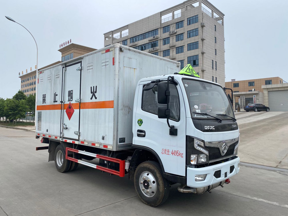 楚勝牌CSC5041XRY6型易燃液體廂式運(yùn)輸車